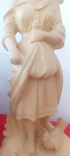 Estatueta de pó de mármore e base de alabastro