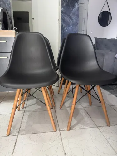 Cadeiras Eiffel bem conservada