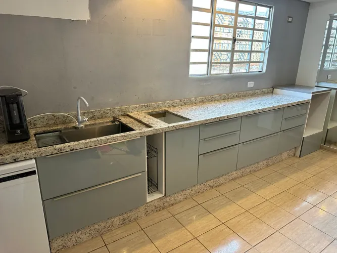 Cozinha completa com mármore