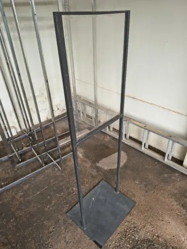 EXPOSITOR PROMOCIONAL PARA PONTO DE VENDA EM AÇO