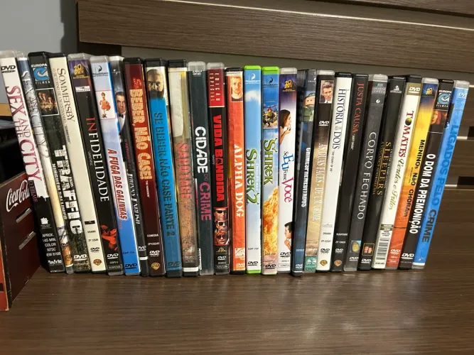 Vendo mais de 60 filmes DVD