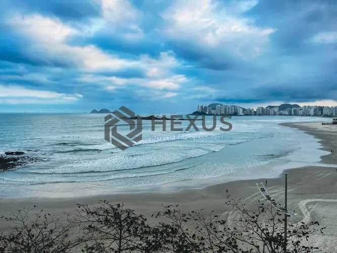 Apartamento frente mar com varanda e vista mar na Praia das Pitangueiras, Guaruja