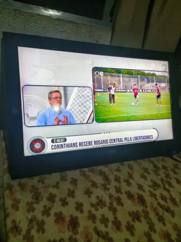 AOC 32" LCD TV - Modelo: D32W931