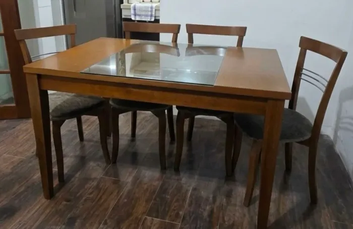 Mesa 1,20 x 0,80 com 6 cadeiras