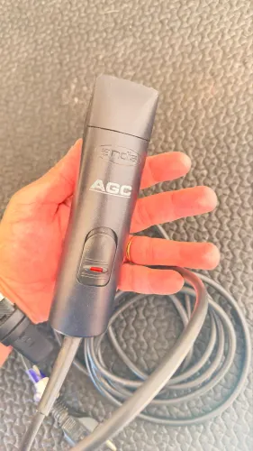 MÁQUINA DE TOSA (ANDIS AGC)