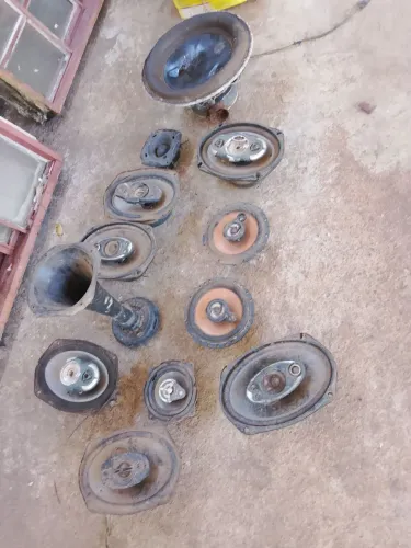 Alto falante triaxial grave 