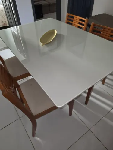 Mesa laqueada vidro leitoso