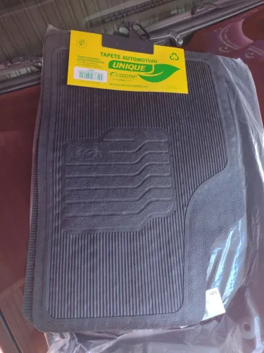 Jogo de tapete automotivo.
