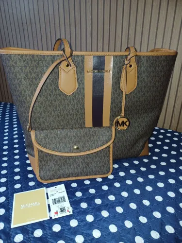 Vendo Bolsa Michael Kors Original R$ 350,00. Natália *