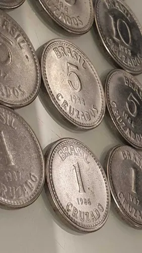Vendo Lote de 56 moedas antigas - Cruzeiros e Cruzados