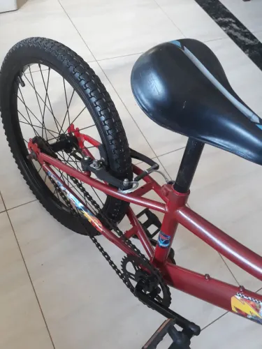 Vendo linda bicicleta infantil aro 20 , menino
