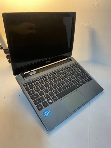 notebook Acer Aspire V5-171-6832 com defeito
