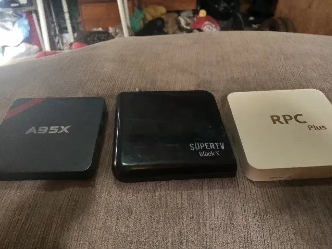 vendo 3 tv box com defeito para quem sabe consertar