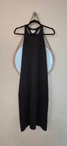 Vestido preto Calvin Klein, tamanho P/S, modelo midi