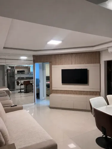 Apartamento mobiliado na Av. Atlântica | Prédio Frente-mar | 2 quartos + garagem