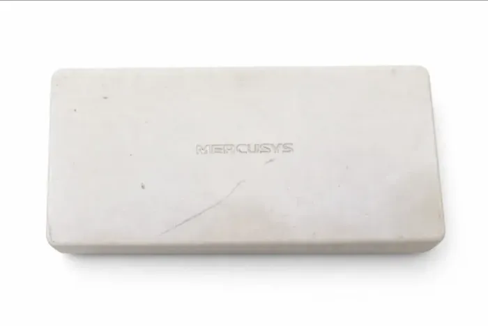  Switch de mesa Mercusys MS105 de 8 portas. 