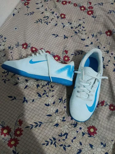 VENDO DOIS PARES DE CHUTEIRA NIKE ORIGINAIS!!