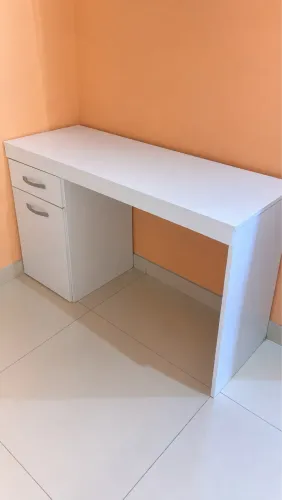 Vende-se escrivaninha
