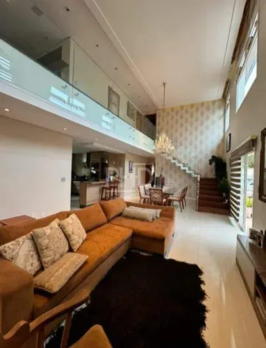 Sobrado de Alto Padrão à Venda no Jardim São Caetano com 396m², Piscina e 3 Suítes em São 