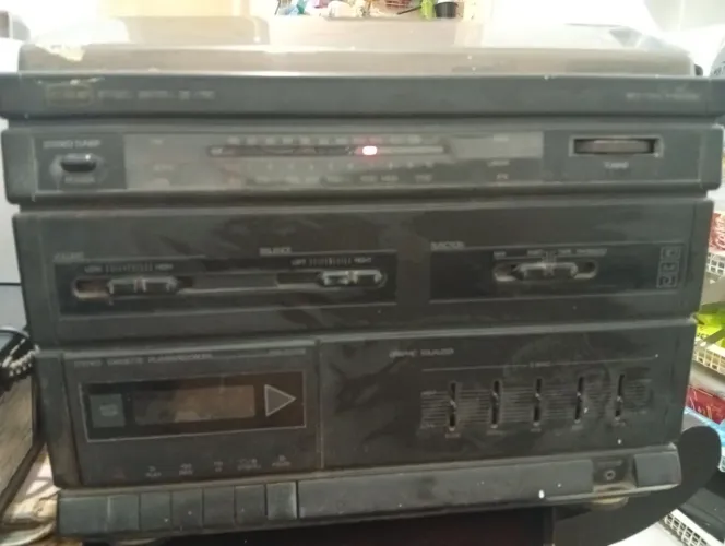 Toca disco CCE ligando para conserto ou aproveitar peças