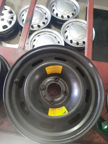 1 roda 15 do Citroen seminova 297,00