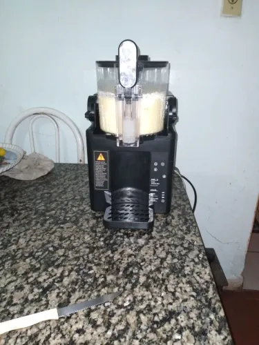 Maquina de fazer sorvertes 
