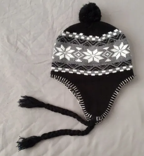 Gorro peruano preto e cinza comprado em viagem a Argentina