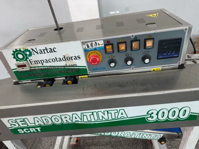 Dosadora e seladora industrial para secos e líquidos.