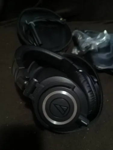 Headphone audiotechnica ath m50x, com case rígida 3 cabos sacola de couro