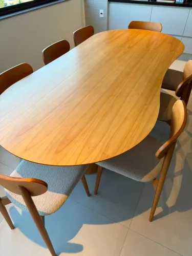 Mesa Orgânica de Madeira + 8 cadeiras
