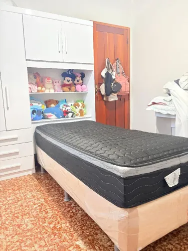 Guarda roupas com cama de solteiro