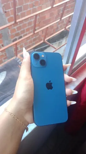 iPhone 13 128 gb todo bom