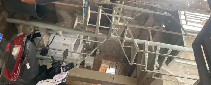 vendo essa escada caracol com base em cima em perfeito estado 