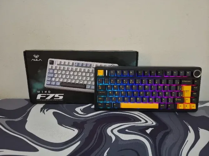 Teclado Aula F75