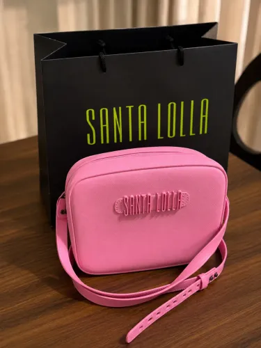 Bolsa original Santa Lolla acompanha sacola