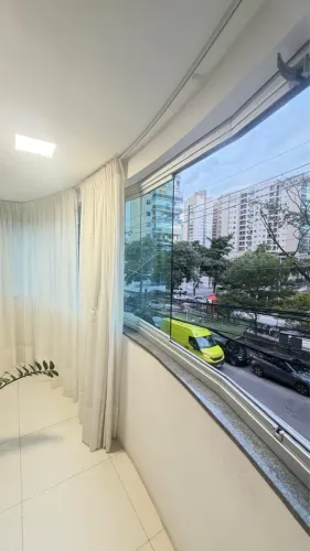 Apartamento amplo com 140 M na praia da Costa !.