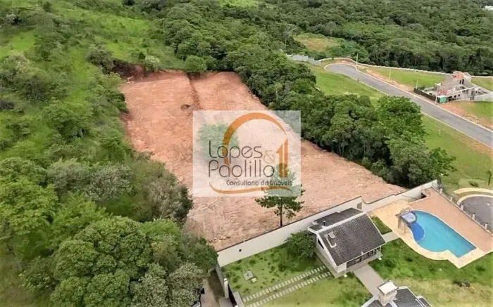 Ótima área à venda em condomínio fechado em Atibaia!!
