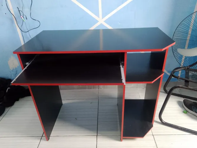 Mesa gamer preta