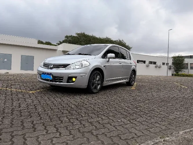 Nissan Tiida SL 1.8/1.8 Flex 16V Mec. 2012