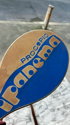 raquete frescobol em madeira vintage