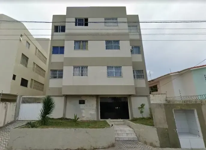 Apartamento 2/4 a 100 metros da Praia do Meio