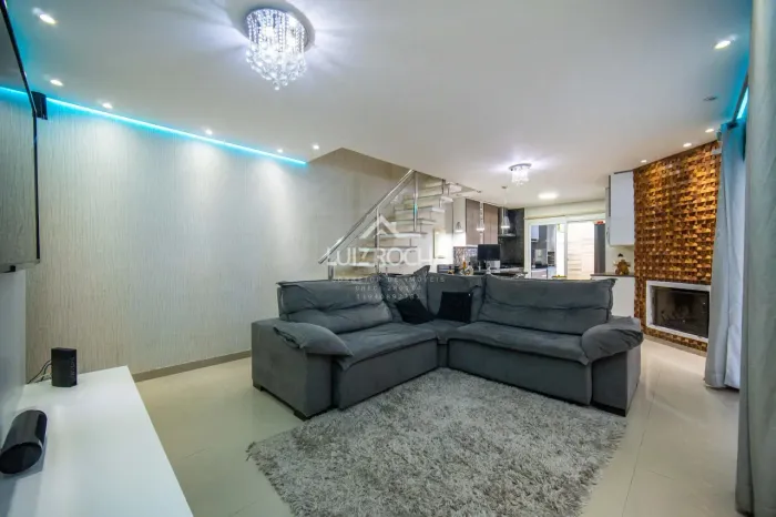Casa Isolada em Condomínio com 3 Quartos (1Suíte) Locação, 105 m² por R$ 5.500,00(pacote)