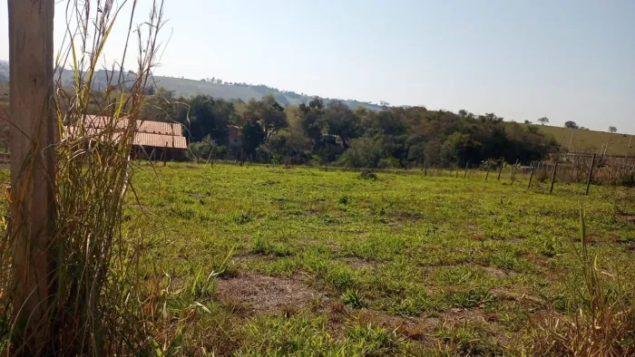 Vende-se terreno no bairro morais de Angatuba SP 