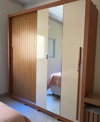 Guarda-roupa casal