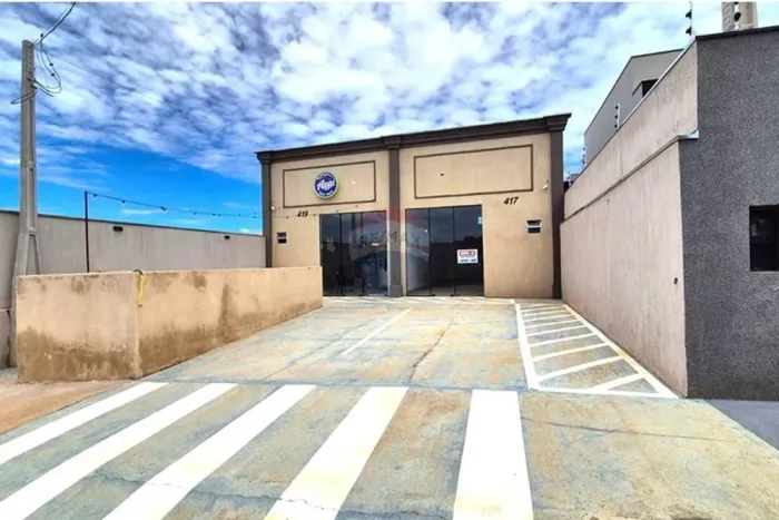 Salão Comercial à venda com pé direito duplo, 100m², são 2 salões de 50m² cada, ao lado do