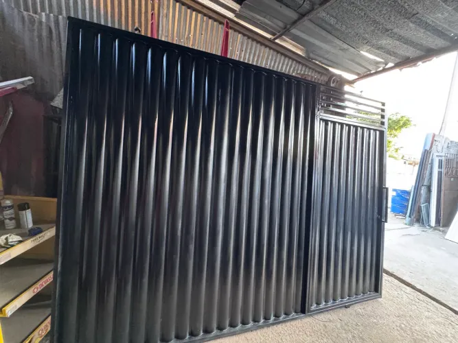 Portão de garagem com social embutido 3,45 metros x 2,60 metros 