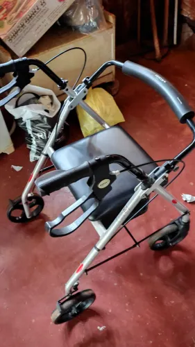 Andador quatro rodas