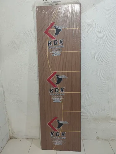 Vende-se porta frizada 60×210