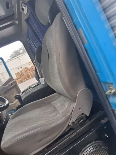 Vendo caminhão baú 3/4