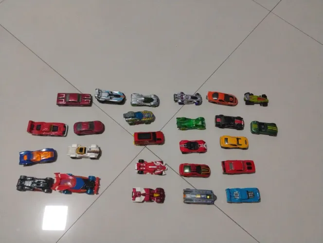 Carrinhos Hotwheels 24